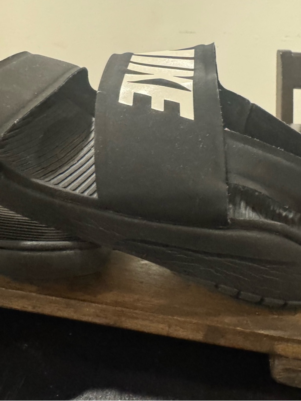Nike women’s Black and White Velcro Sport Sandals - Picture 4 of 4